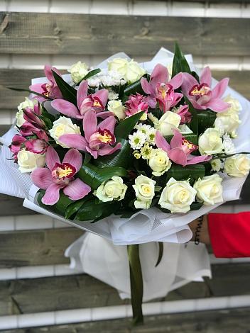 Букет цветов из: Розы и Хризантемы в Метростроевский