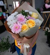 Букет цветов из:  Герберы, Розы и Хризантемы в Метростроевский