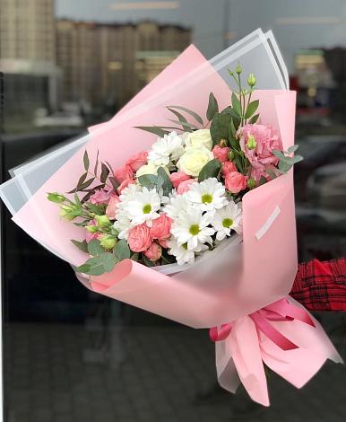 Букет цветов из: Розы, Лизиантусы и Хризантемы в Метростроевский